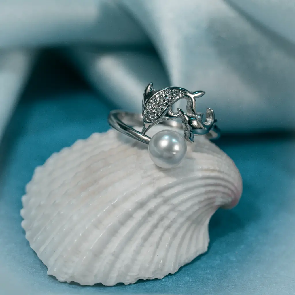 [R026] Dolphin Ring