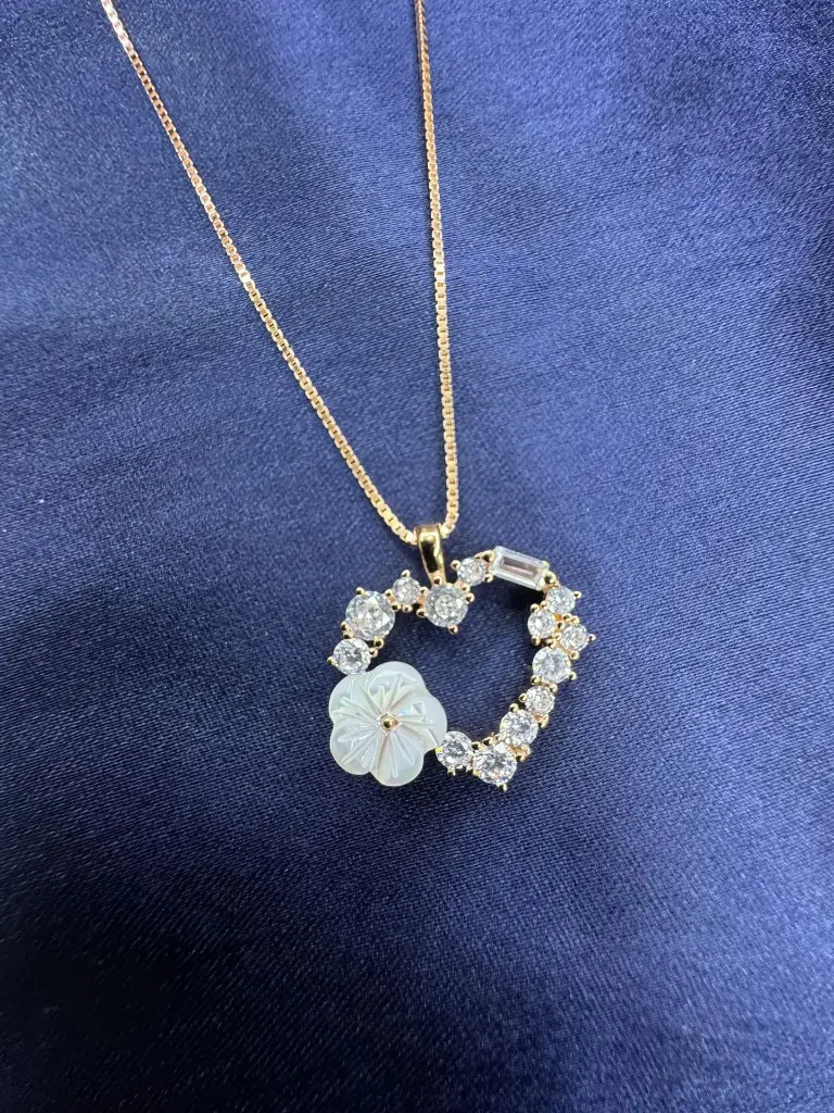 Classy Heart Pendant 