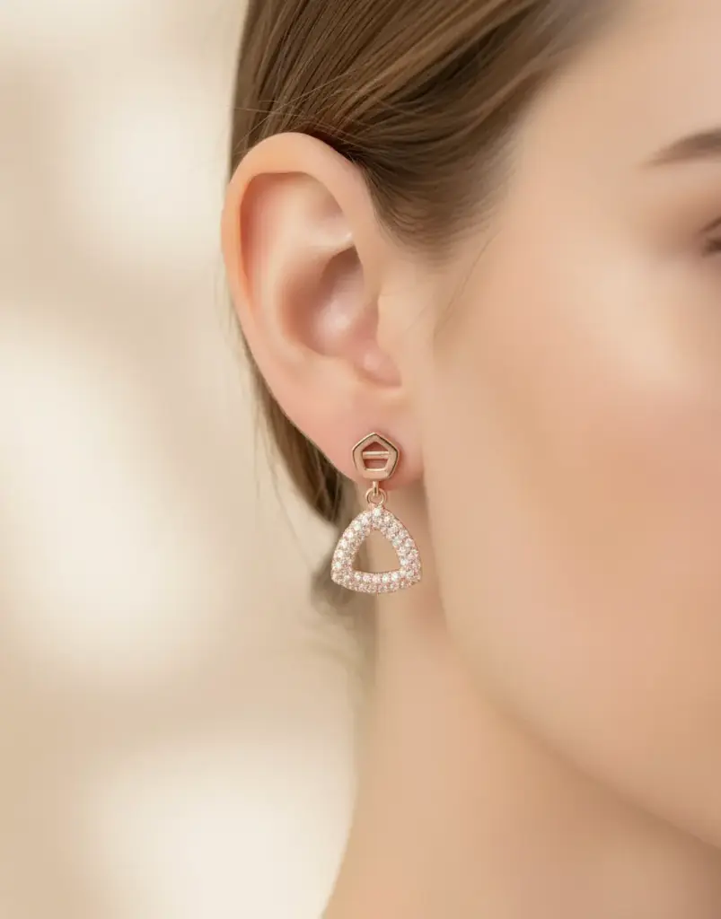 [T023] Hanging Triangle Tops