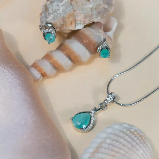 [PN1002] Green stone pendant set